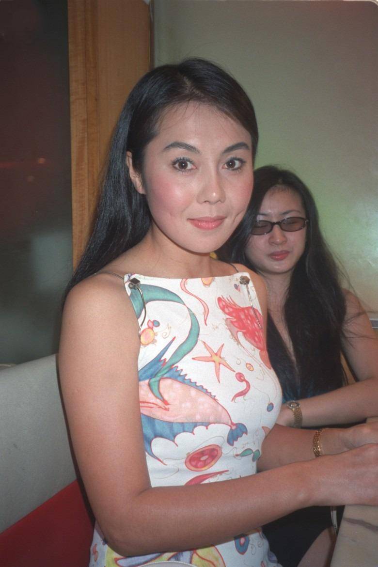 没想到选美比赛出身的谭玉梅来势汹汹,直接威胁到她的正宫地位.