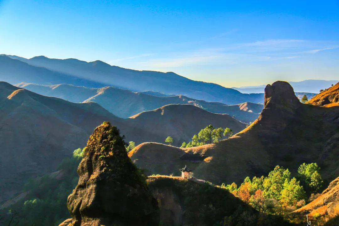 五月凉山的旅游景点图片