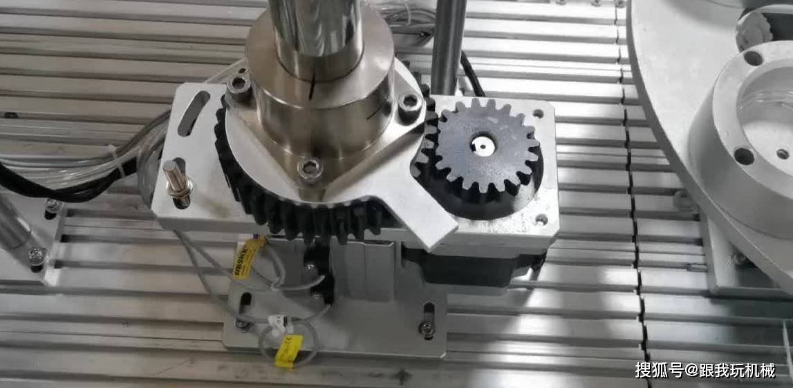 趁今天没人练习把齿轮传动和安装方式跟大家说说