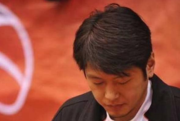 中国体坛的绝世好男人,前妻去世一夜白头,二婚后仍照料前妻父母_莫科