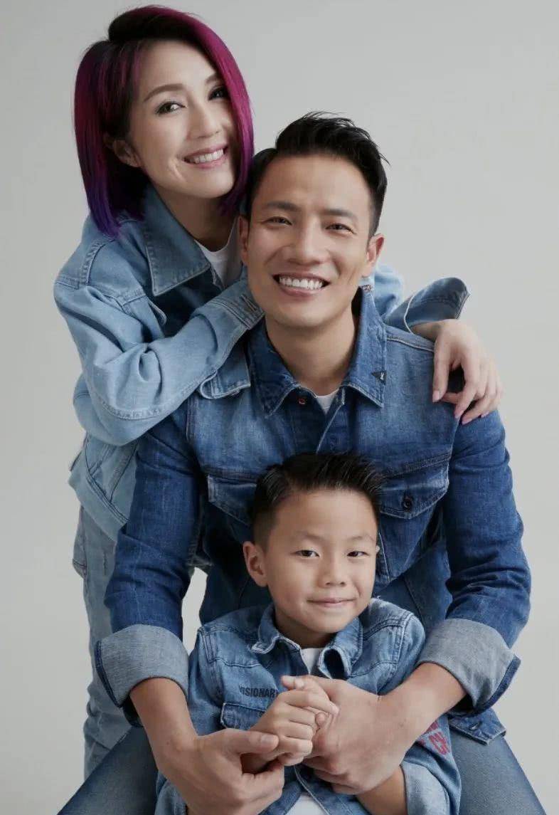 丁子高晒照庆祝拍拖13周年,46岁杨千嬅小鸟依人一脸幸福_搜狐网