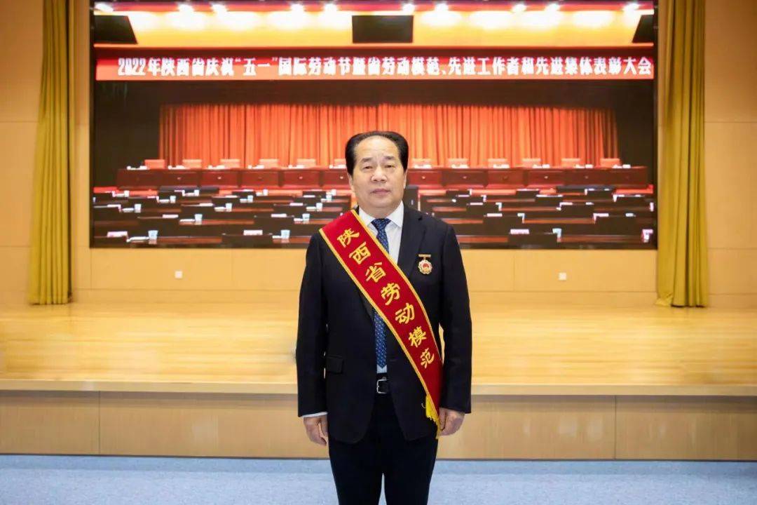 弘扬劳模精神彰显杜桥力量杜桥办社区卫生服务中心书记主任肖卫劳模