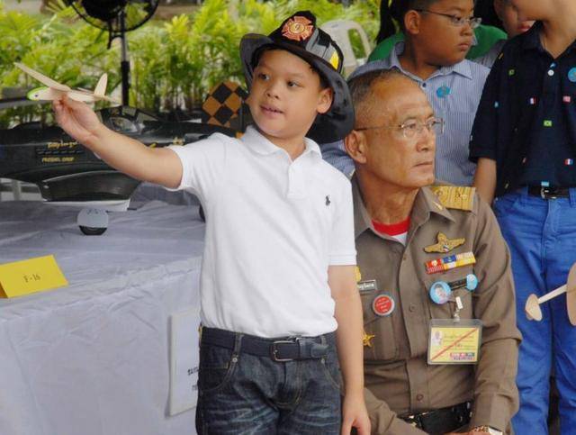 原创苏提达整出幺蛾子提帮功生日当天抢风头给西拉米心里添堵