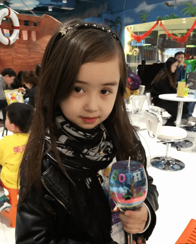 吴京出演巨齿鲨14岁蔡书雅容貌大变最美童星童颜不再