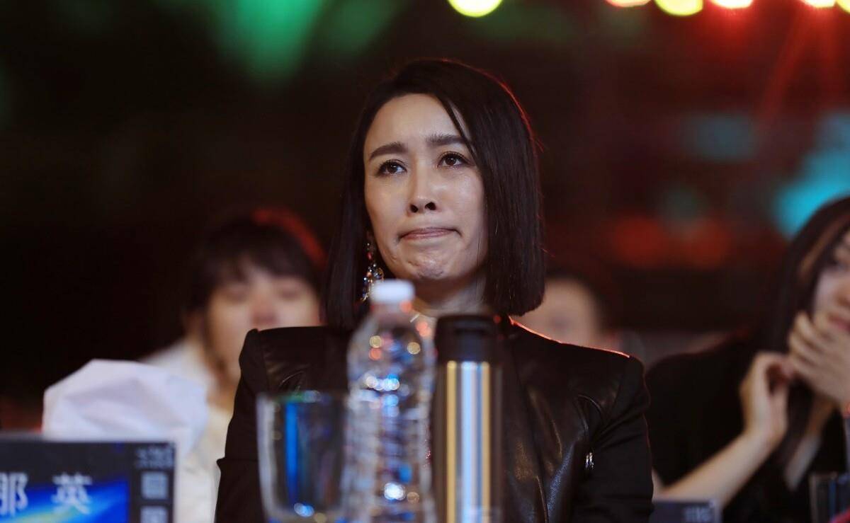 原创那英恩师谷建芬她天生一副金嗓子却没有脑子