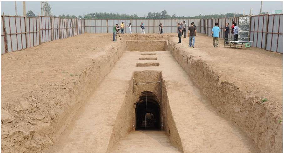 唐朝上官婉儿墓地发掘现场，专家激动地想摸遗骸，墓志铭有大发现