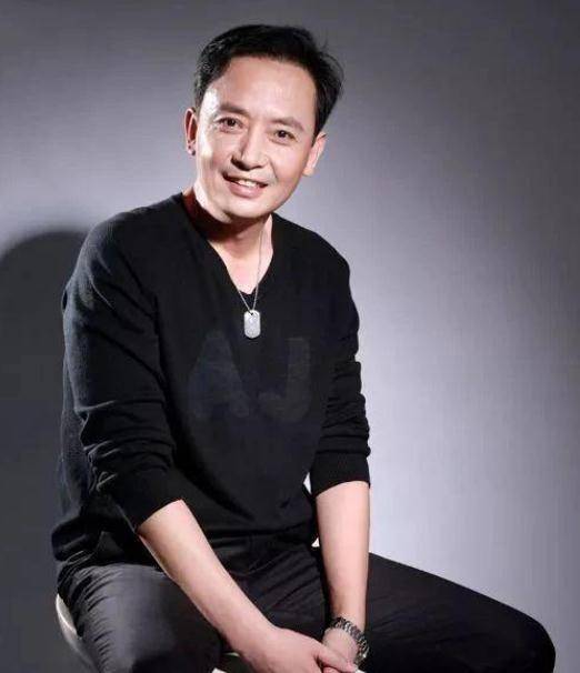 他就是侯长荣,在老版红楼里面,他分别饰演了北静王与柳湘莲两个角色