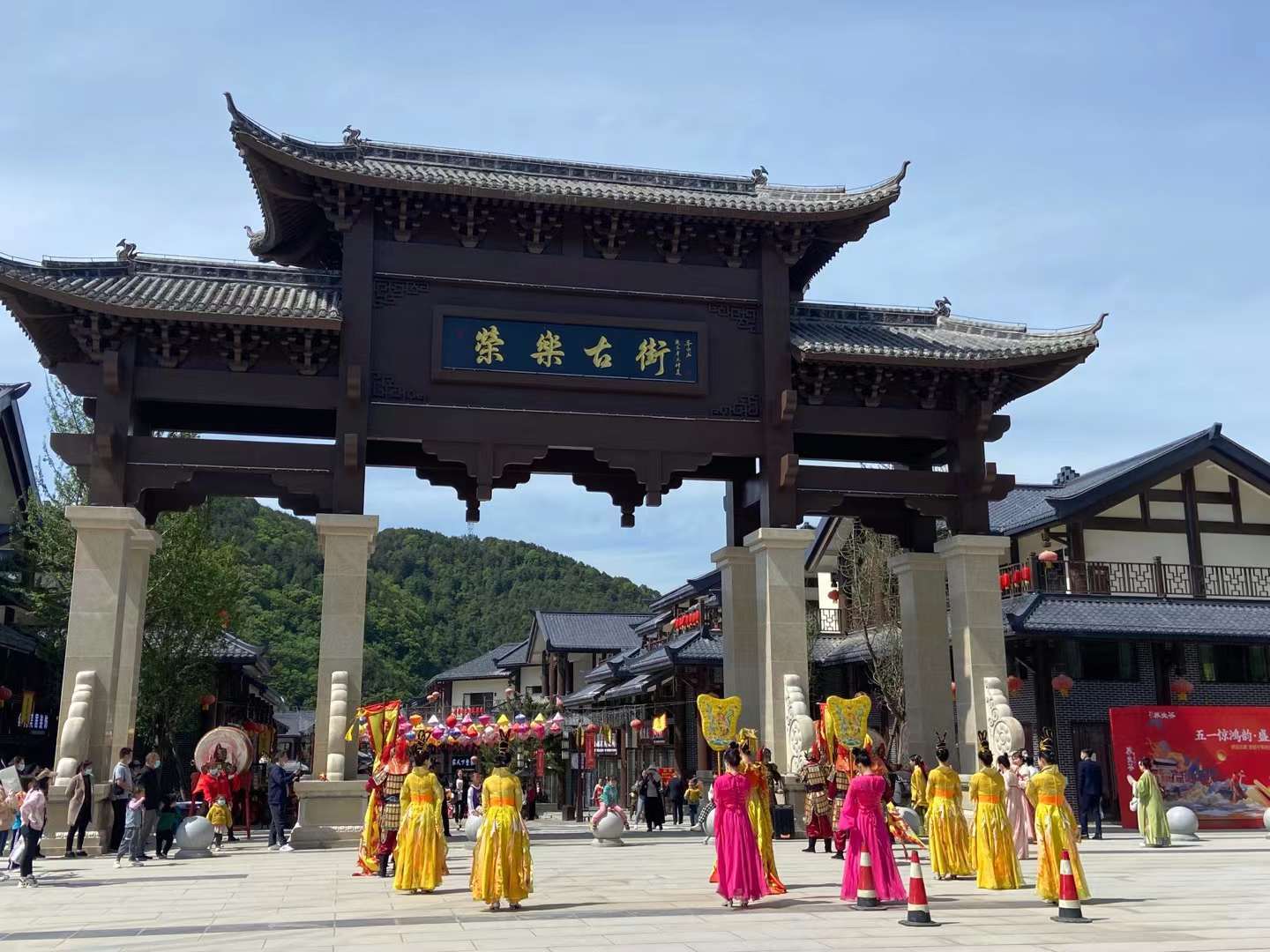 原创你知道吗重庆大企业在曾家山打造了一条古街依山而建仿古风格