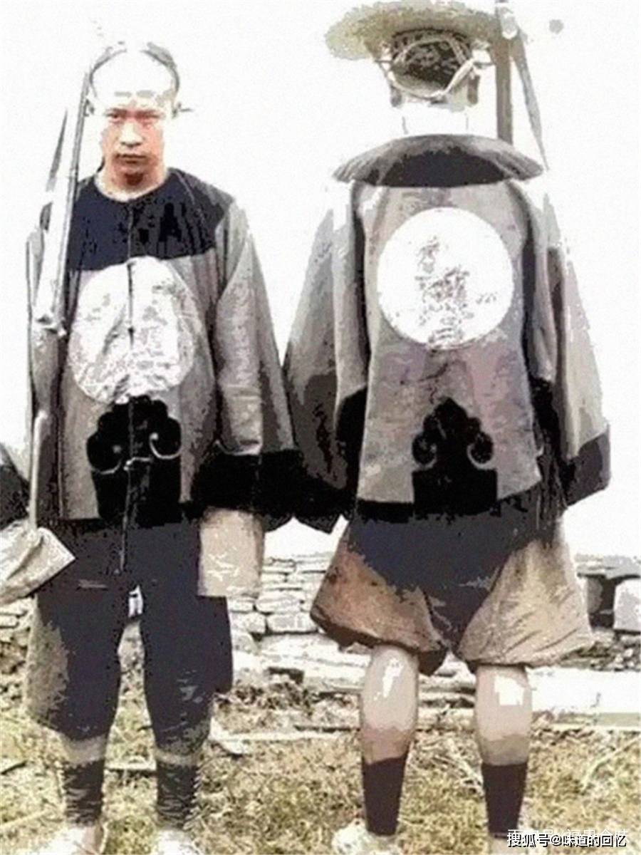 清朝士兵老照片，颜值一个比一个好，身体一个赛一个的瘦