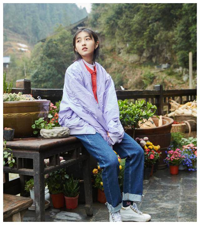 原创张子枫红毯造型再踩雷贴头皮发型气质又高级却显老五岁不止