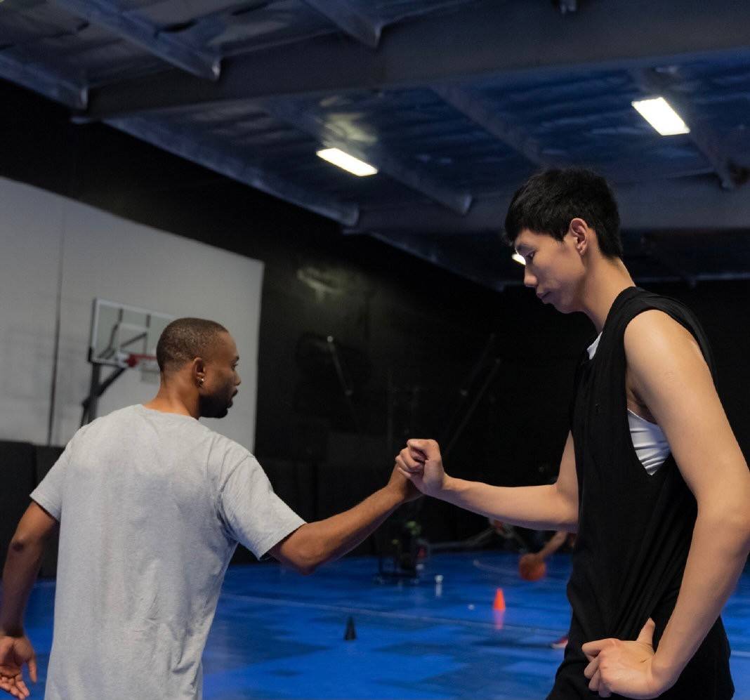 15米),一起抵达洛杉矶,吴天昊也会寻找训练师,开始进行个人训练与学校