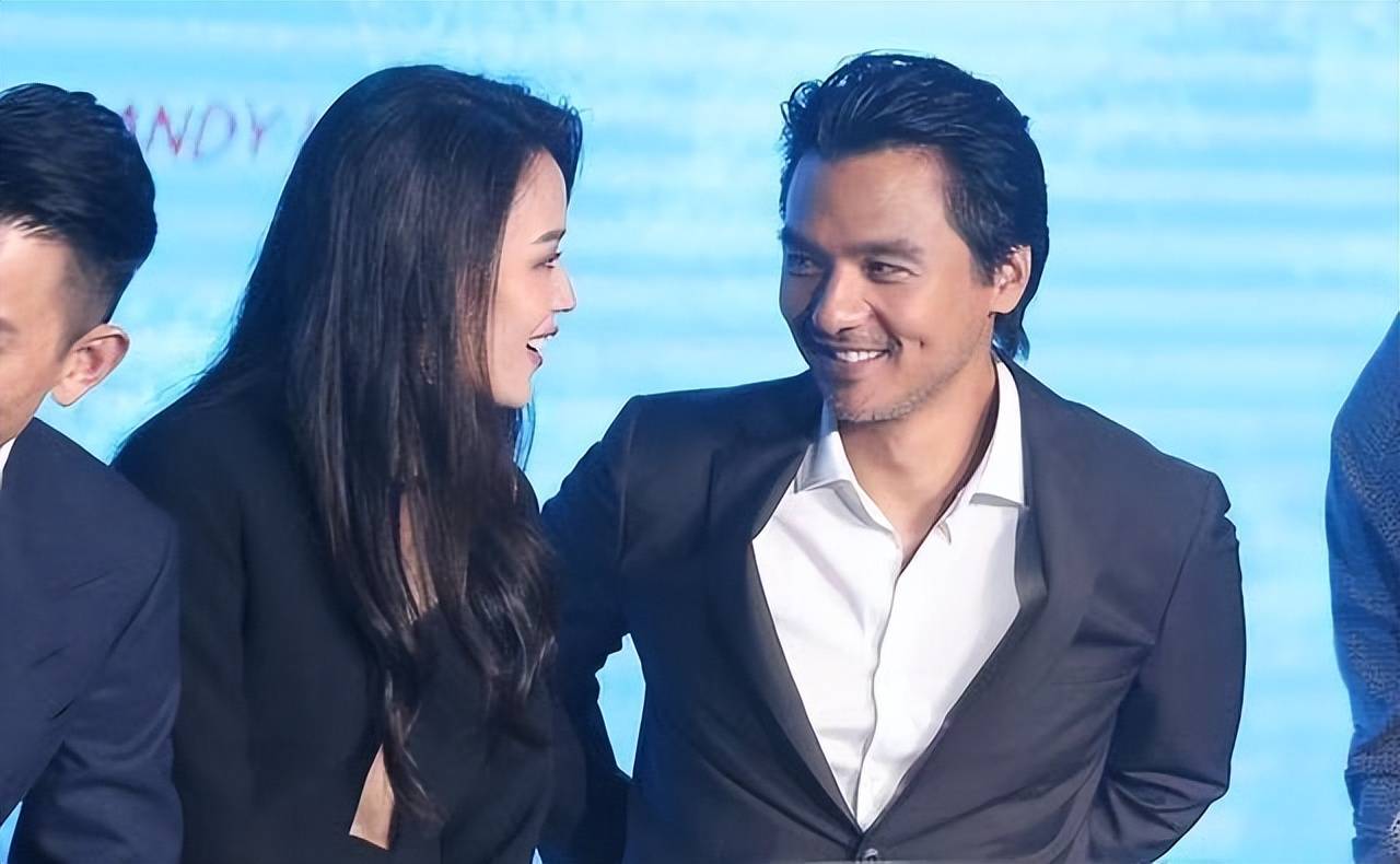 原创舒淇罕见夫妇合体她穿连体裤好优雅冯德伦一脸痴汉笑