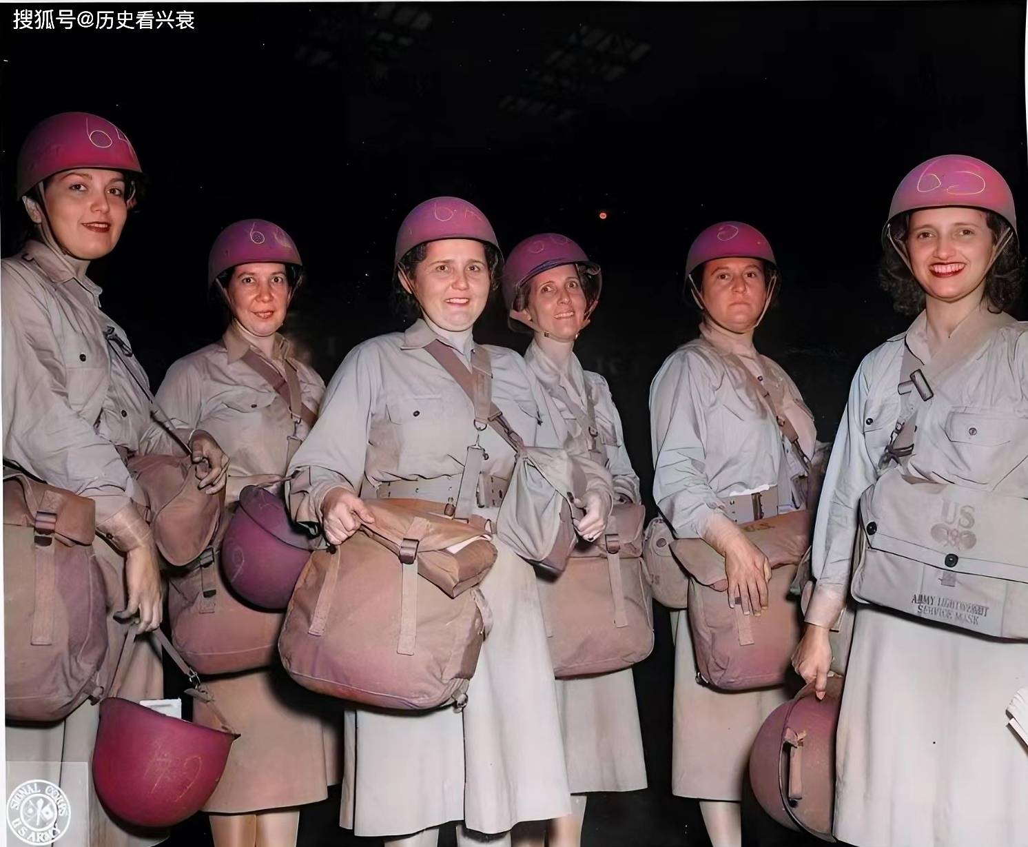 原创老照片向女王下跪的撒切尔参加二战的巴西远征军女护士