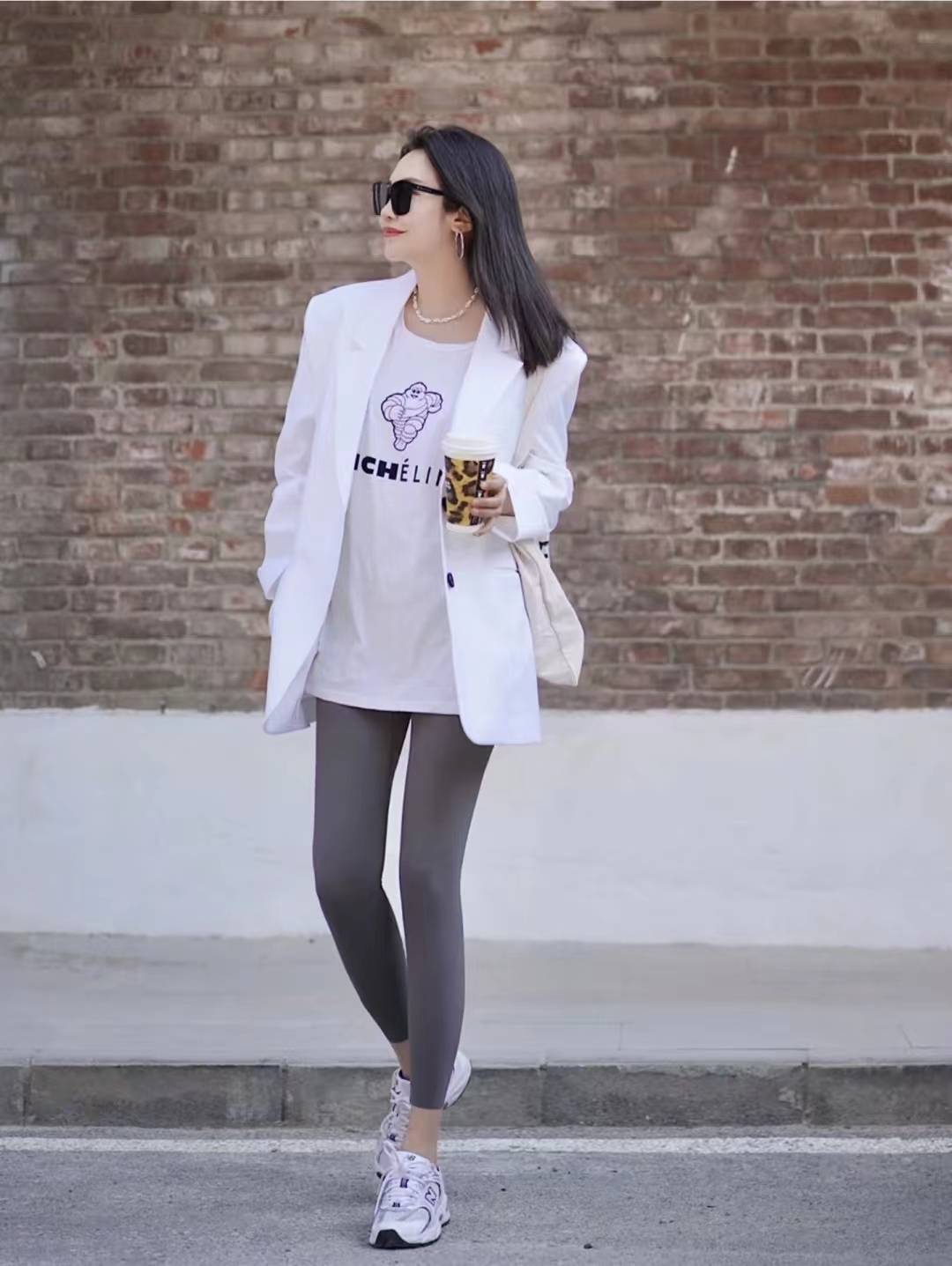 瑜伽裤怎么搭配上衣好看外穿