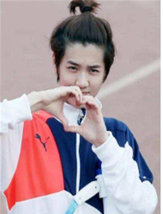 原创有种颜值叫扎苹果头杨幂少女关晓彤活泼看到鹿晗颜值爆表