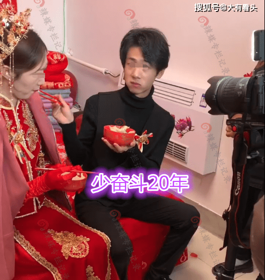 20岁小伙娶40岁大妈新郎年轻帅气网友这阿姨有钞能力