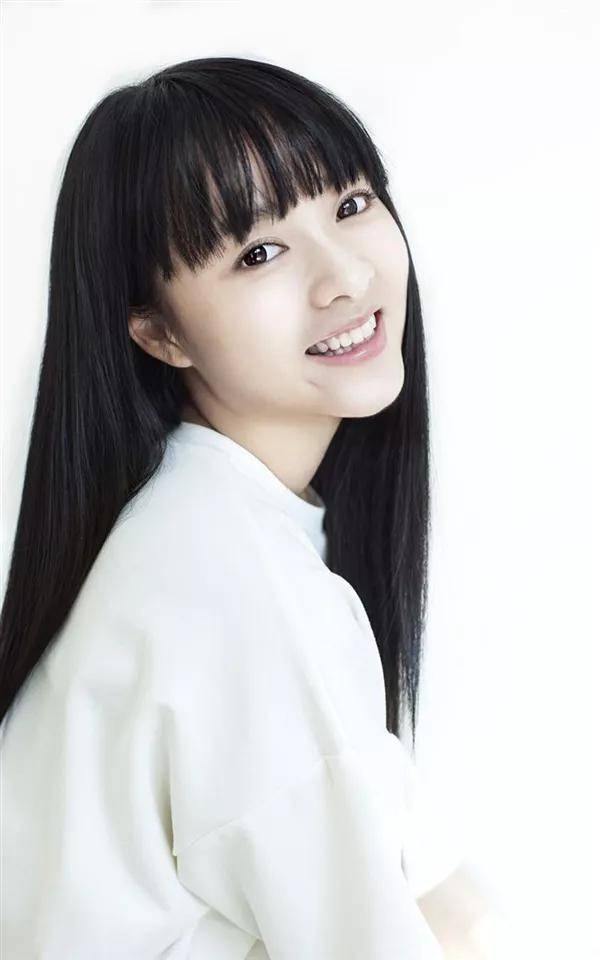 凭借着精湛的演技和清新甜美的外型,深受网友的一致称赞,被封"演技派