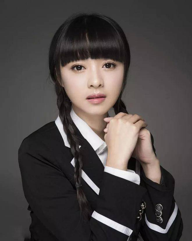 原创90后浙江美女余心恬写真美图俏丽多姿楚楚动人