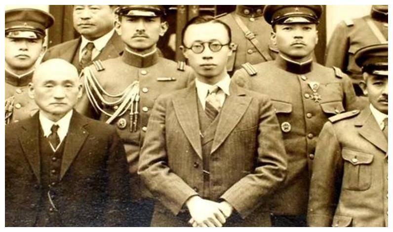 风雨飘摇的时代,揭开末代皇帝的人生真相_溥仪_清朝_一生