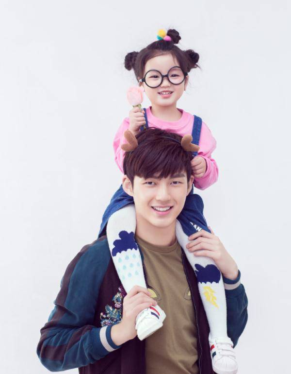 原创董力女儿悄悄长大年仅八岁容颜精致未来女神诞生了