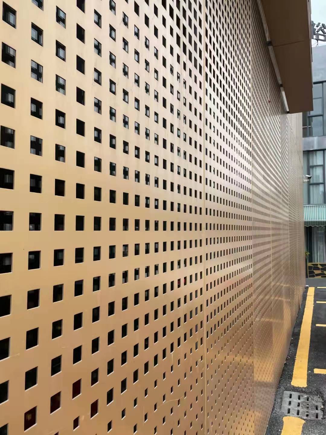 冲孔铝单板加工三要素孔径孔距和冲孔率