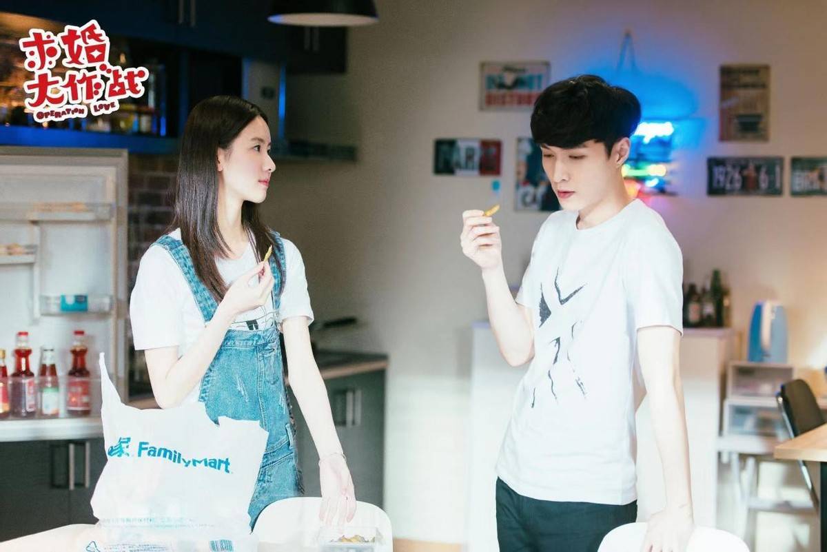 《左耳》,陈都灵《左耳》的优秀代表作并不多,主演张艺兴和陈都灵,都