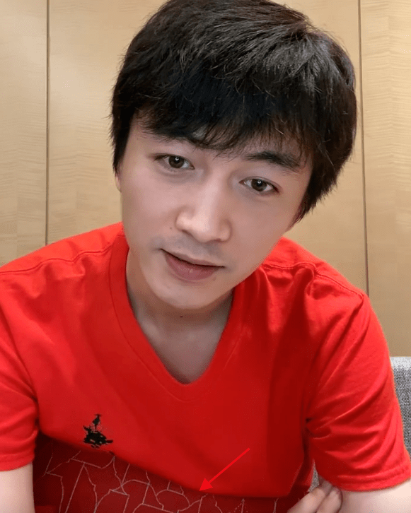 原创陈晓直播与陈妍希甜撒糖穿工作服打扮朴素近照变瘦素颜显憔悴