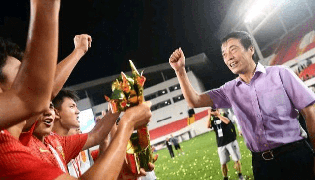 面对名导质问陈戌源下课现在有了答案球迷无奈称放过女足吧