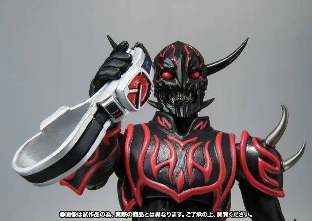 最后就是负塔罗斯的shf了,当时发售的时候也是附带了电王腰带,车票等