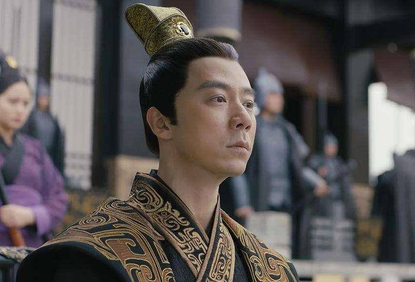 原创汉献帝刘协的退位生活喂马劈柴与美女皇后周游世界春暖花开