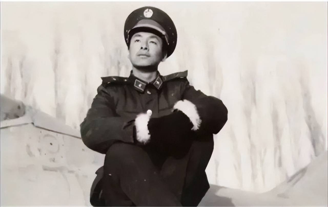 邓清明连续4次当备份航天员都没能上天在女儿心中仍是英雄