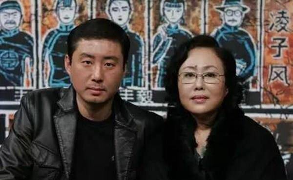 斯琴高娃与儿子孙铁著名演员马精武这样评价斯琴高娃:"她演任何戏都是