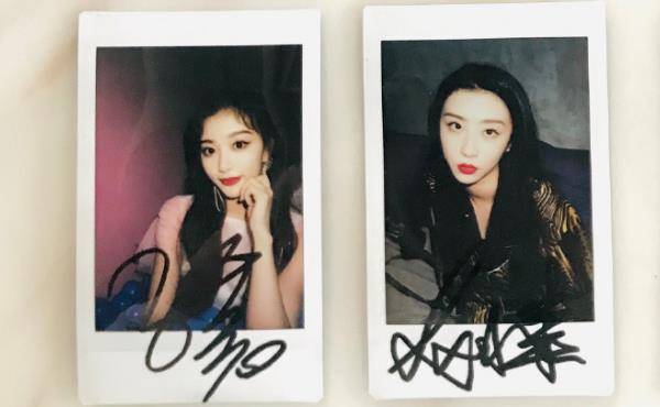 原创the9成员签名拍立得虞书欣最简单刘雨昕国际范她用字母代替