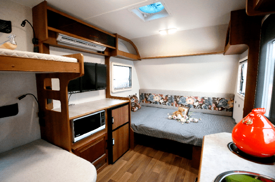 轻便旅行美式子母床布局巨威拖挂房车