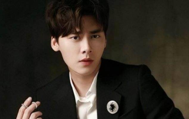 因没钱被李多海痛甩,为吴昕上12次快本无果,李易峰情路有多坎坷_杨幂
