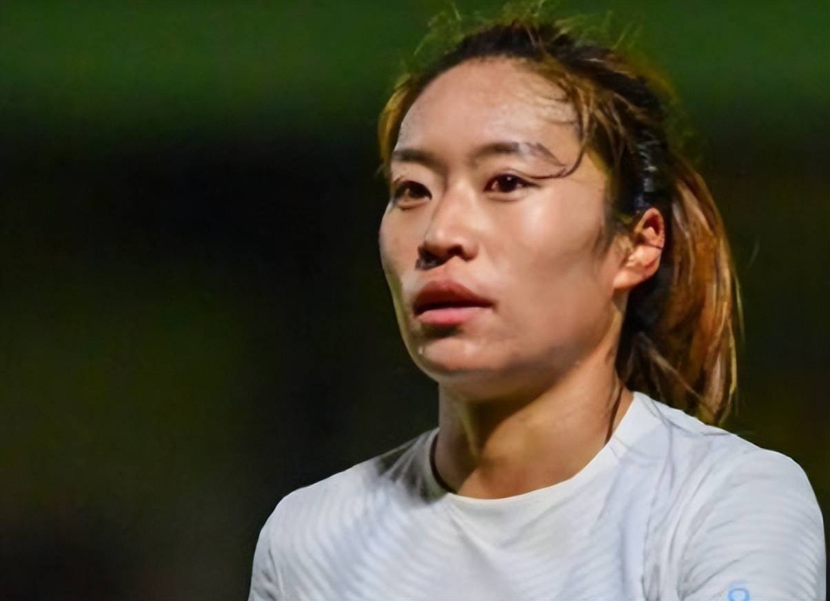 卫冕冠军拒绝平局,王霜坐收冠军侃侃而谈,唐佳丽处境不妙_上海女足