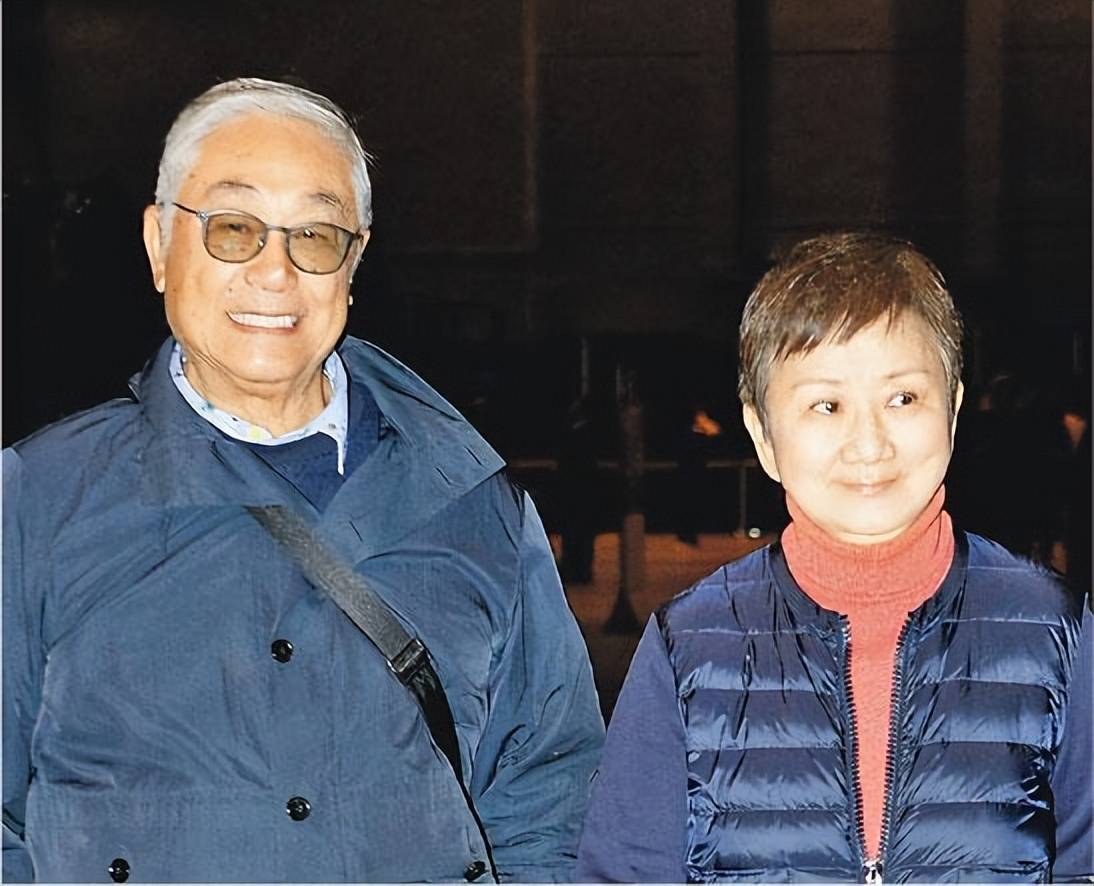 原创老戏骨曾江猝逝2400万房产全留给第三任妻子焦姣家人和谐有爱无