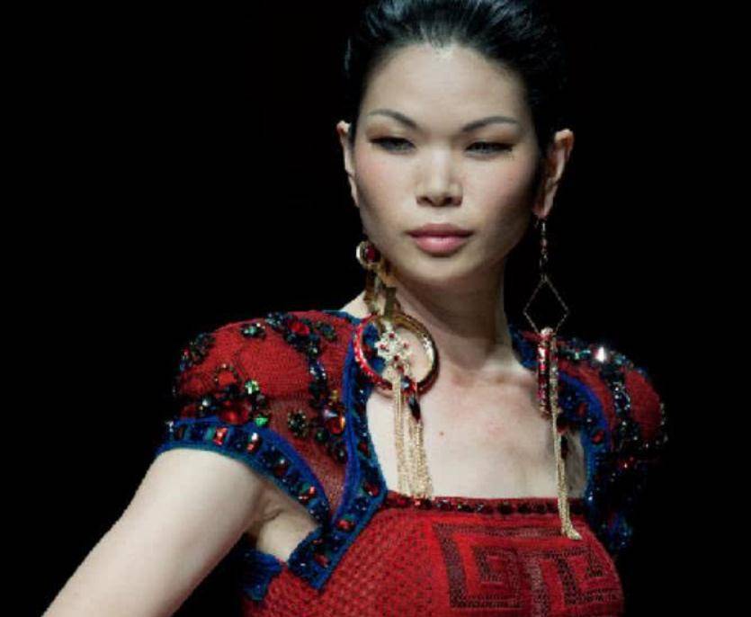 原创中国最丑超模吕燕嫁给国外帅哥后拯救基因混血儿子太帅了