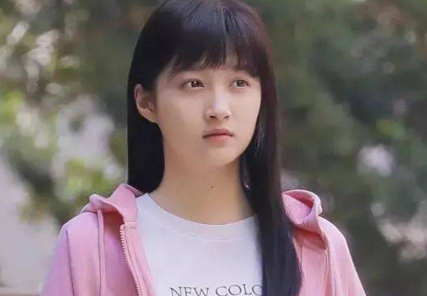 她在剧中饰演女主"谢乔",不管是在年龄还是外貌方面都和大学生的形象
