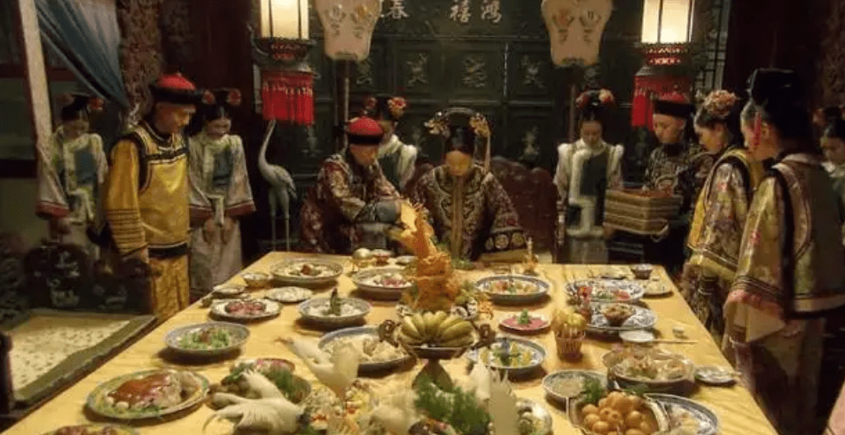 原创慈禧太后有多奢侈洗一次澡要用掉100条毛巾每日都要饮人乳