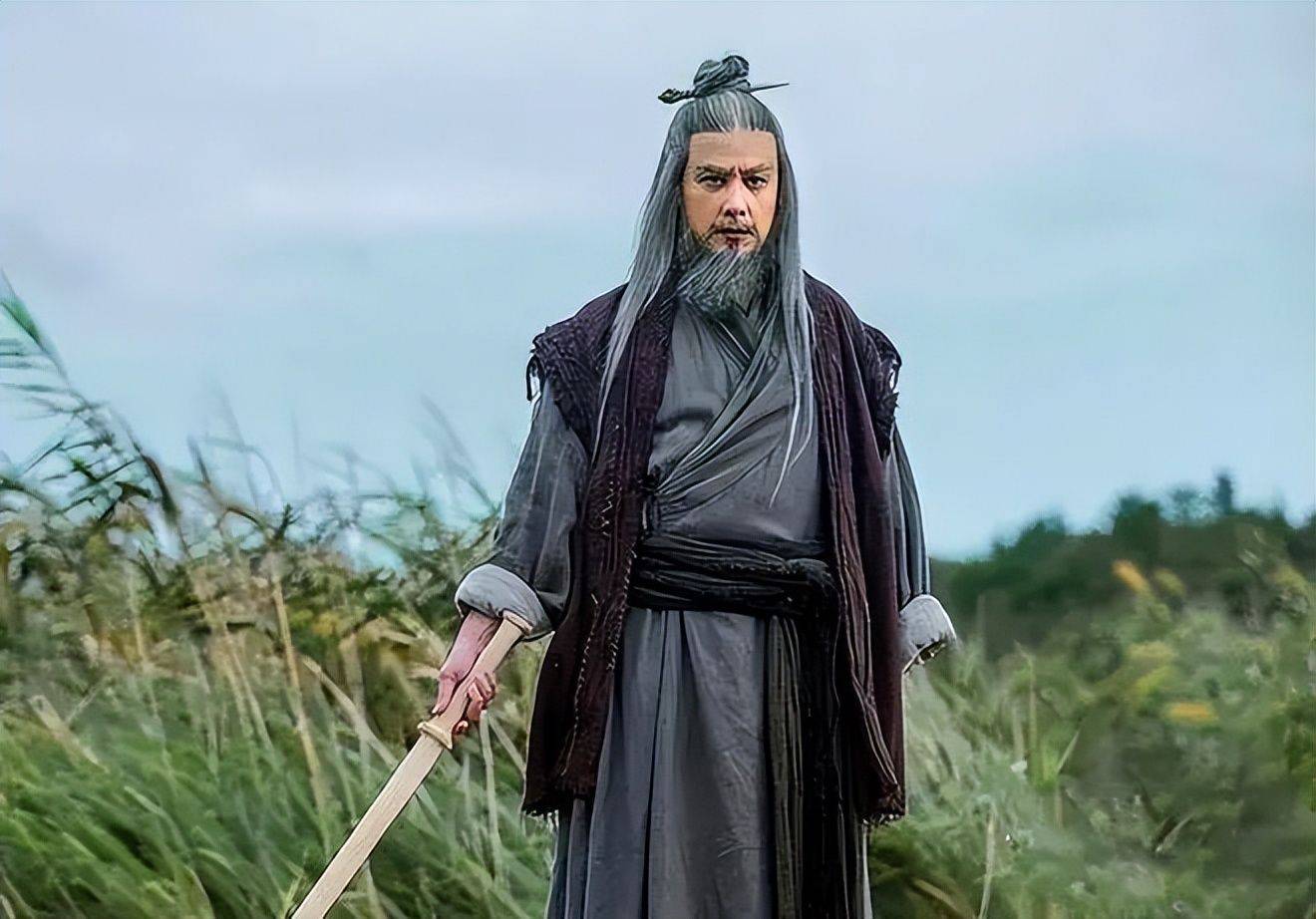 所以王生一生都不曾嫁人;独自背着十二柄剑行走在江