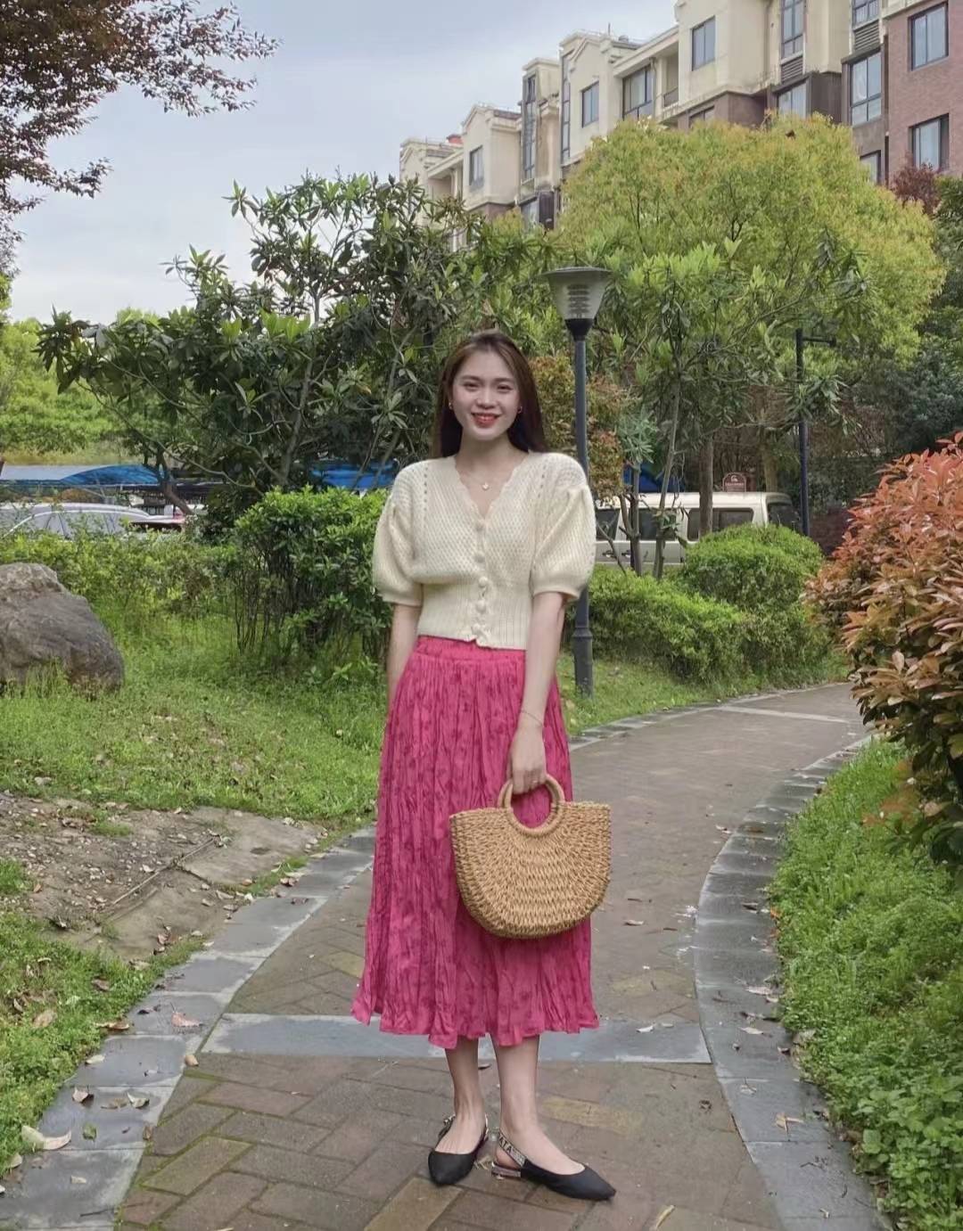 原创碎花半身裙搭配什么上衣鞋子好看