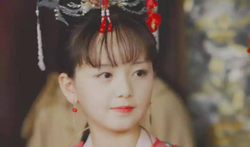 红楼梦里演技最好的人是谁?3岁登上电视舞台,10岁演活林黛玉_周漾玥_经验_小小年纪