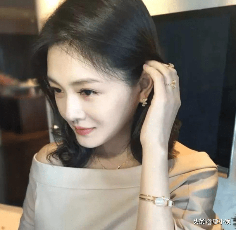 原创44岁大s暴瘦成少女和老公汪小菲成兄妹穿黑衣皮裤似超模