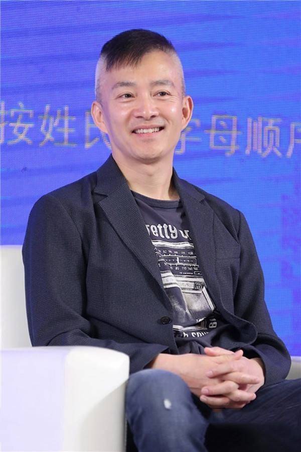 51岁前央视主持人亚宁近照,多年之后,虽满头白发还是那么的帅_类节目_北京_事业