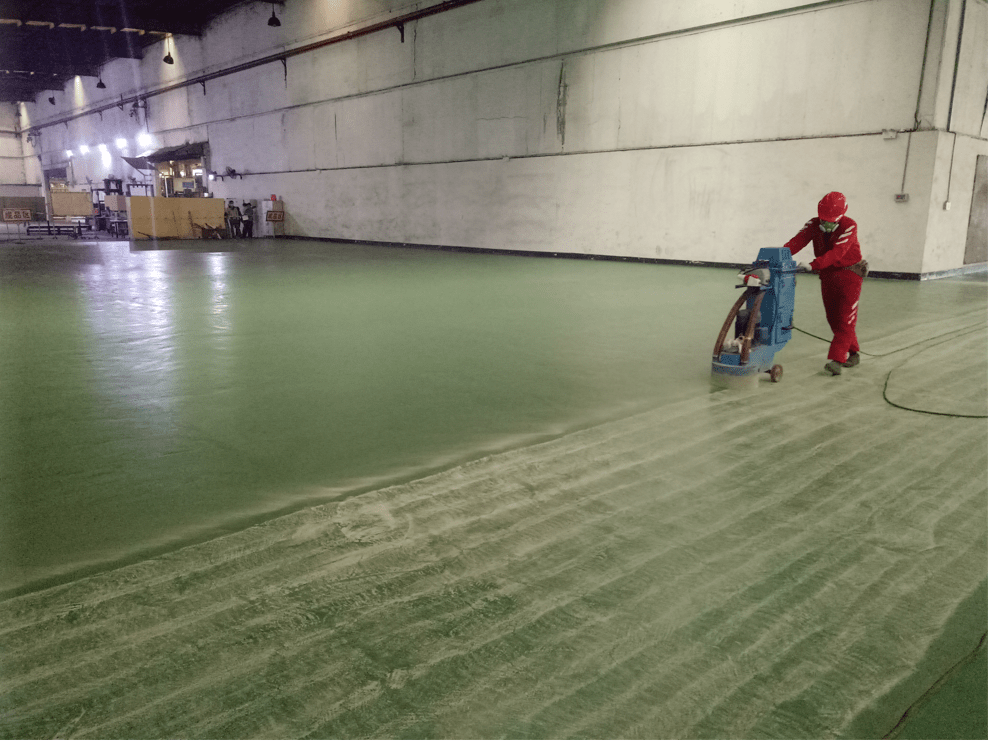 ① 去除表面不易清扫的浮尘且打毛基面, 以增强涂层与地面的结合力