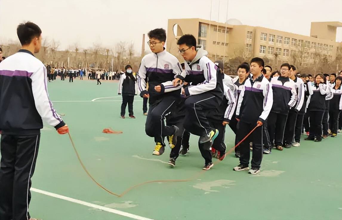 原创衡水中学学生上课状态曝光引发家长争议这样的教学方式合理吗