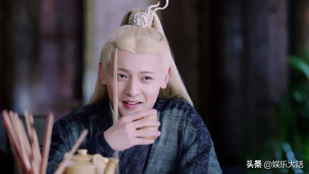 腾蛇到底喜不喜欢璇玑?看了《琉璃》原著才知两人的感情有多复杂?