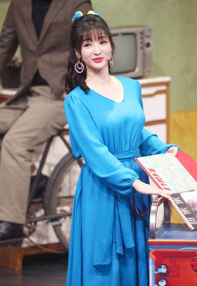 5月20日,柳岩分享了一组参与录制最新一期《王牌对王牌》的高清组照.