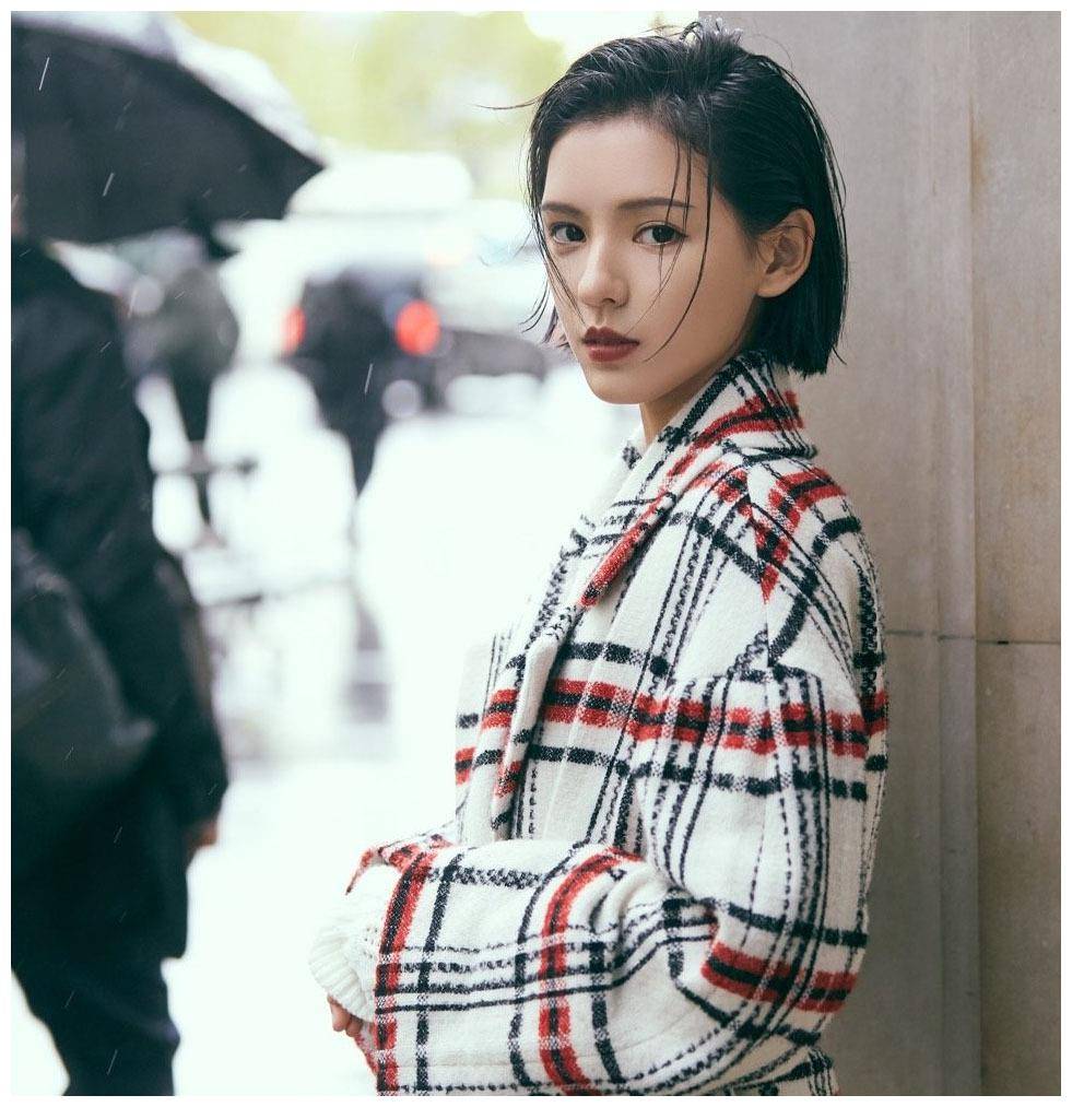 黑衣配4万包太飒美,80斤竹竿腿瞩目_张曦_黑色_体重